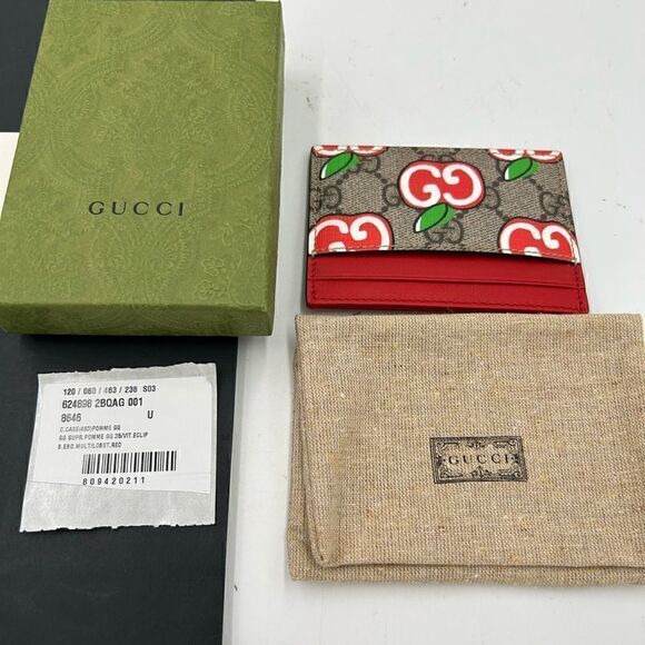 SOLD!!   Women’s Gucci, GG supreme monogram, Apple print card case made in Italy - Picture 8 of 9